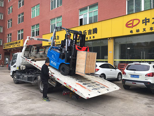 廈門電動叉車公司，銷售比亞迪電動叉車2.5噸一臺